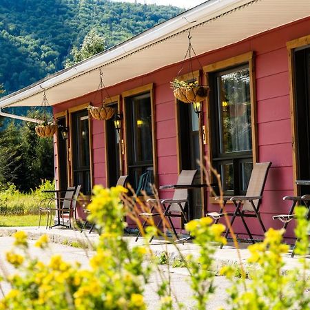 LʼAnse-Saint-Jean Auberge De Jeunesse Le Camp De Base المظهر الخارجي الصورة