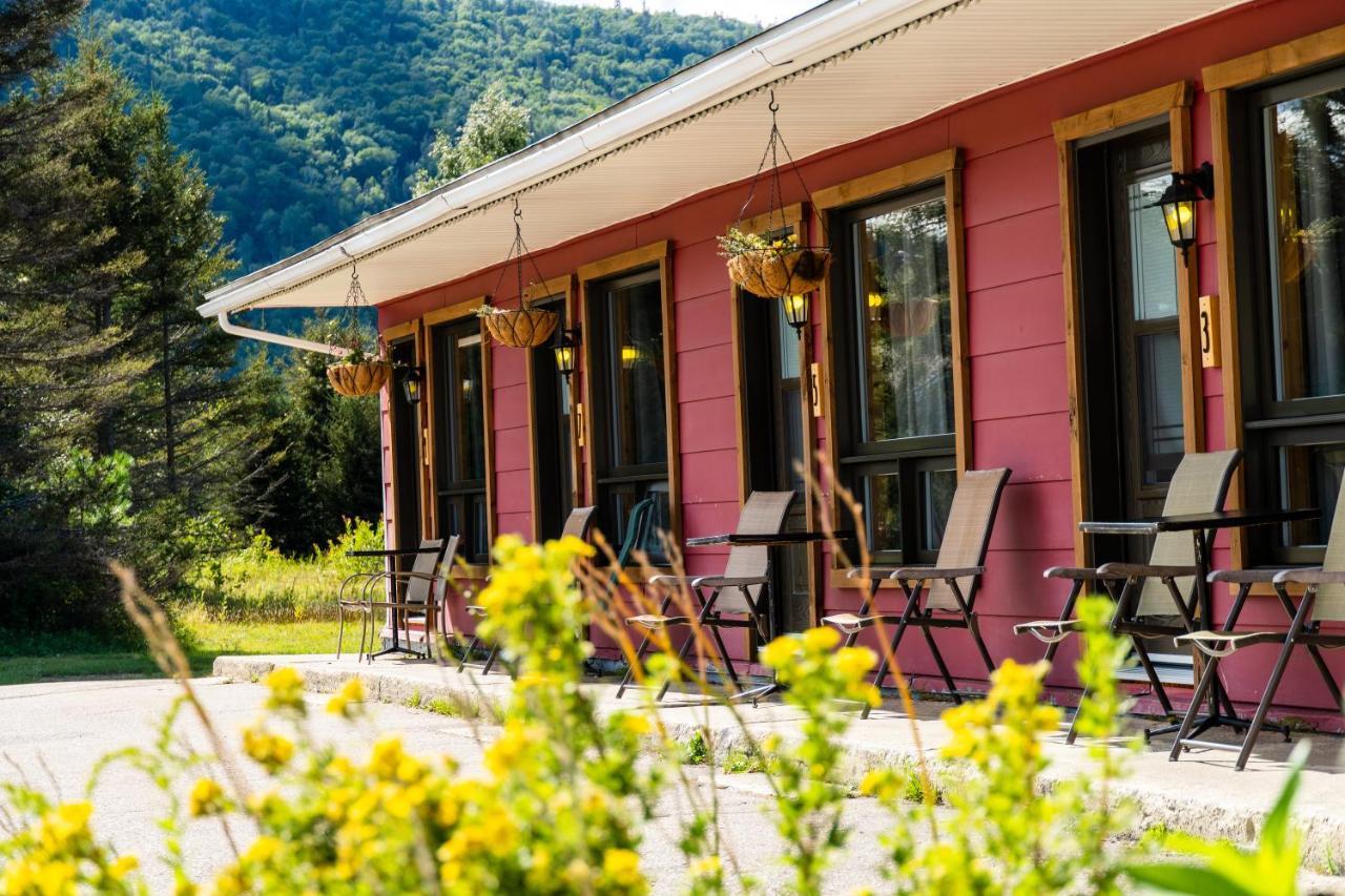 LʼAnse-Saint-Jean Auberge De Jeunesse Le Camp De Base المظهر الخارجي الصورة